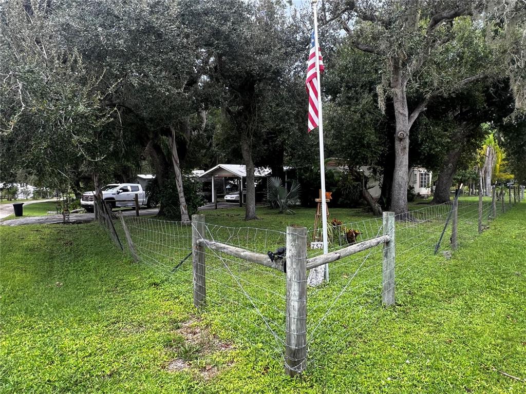 WELLES PARK - фото