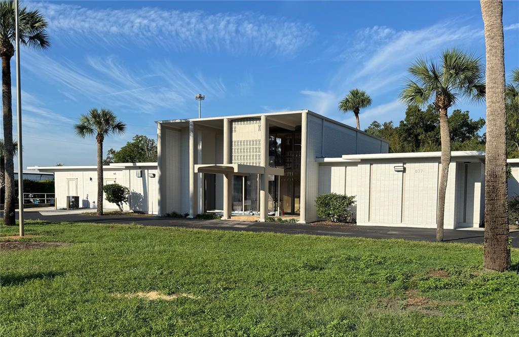 Commercial - фото