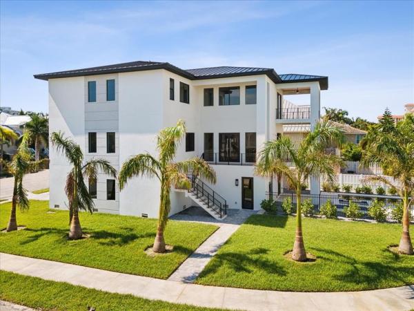 REDINGTON SHORES YACHT & TENNIS CLUB