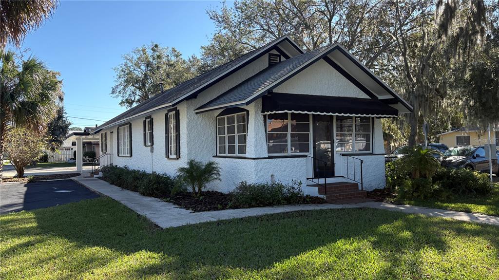 Commercial - фото