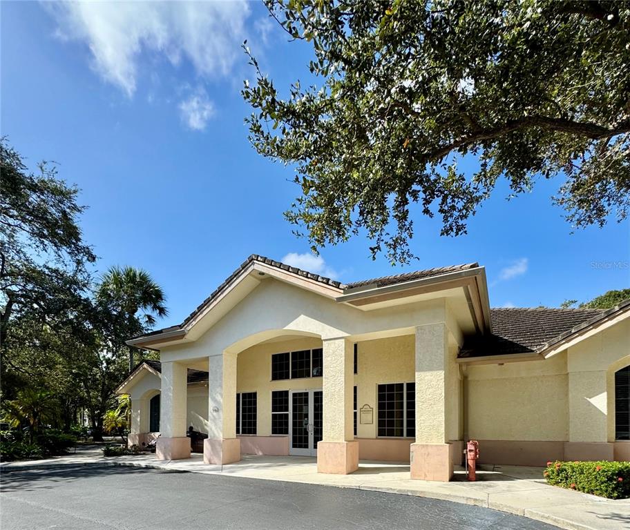 Commercial - фото