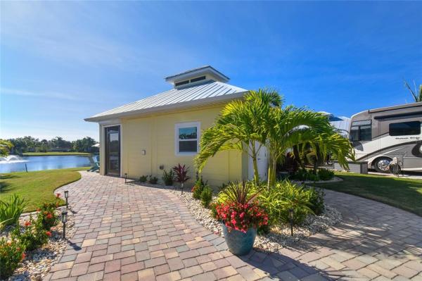 THORNTON CRK MOTORCOACH RESIDENCE