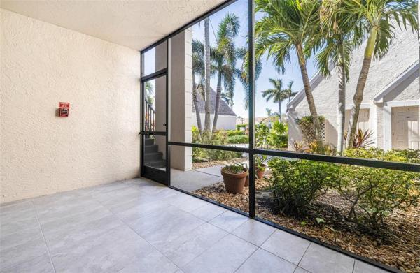 KELLY GREENS VERANDAS V