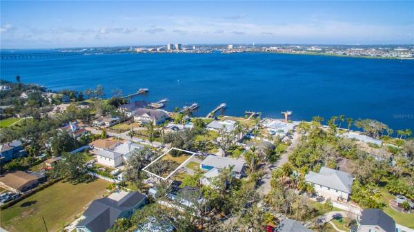 DAVIS RIVER FRONT PROP RESUBDIVIDED