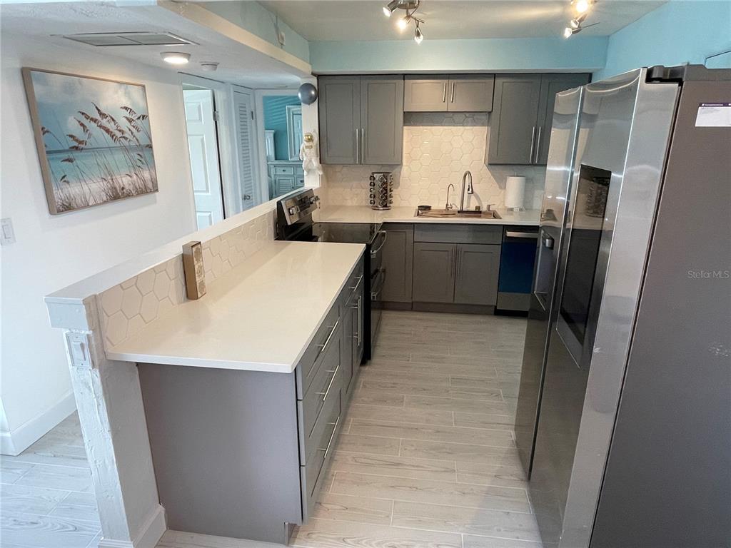 COLUMBIAD PLAZA SUB - фото