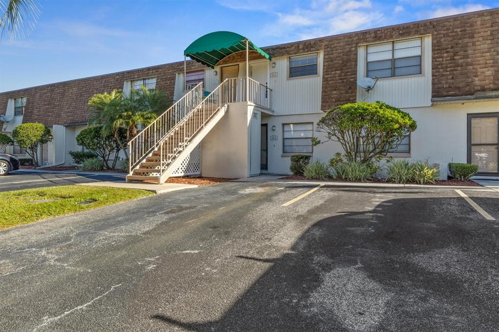 FAIRWOODS A CONDO - фото