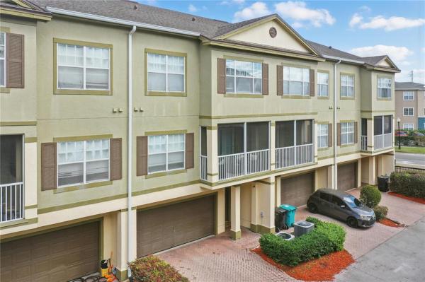 ESTATES AT PARK CENTRAL