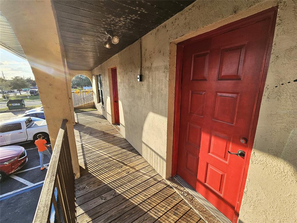 SUNRISE MANOR - фото