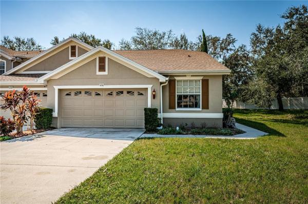 TOWNHOMES AT NORTH LAKE