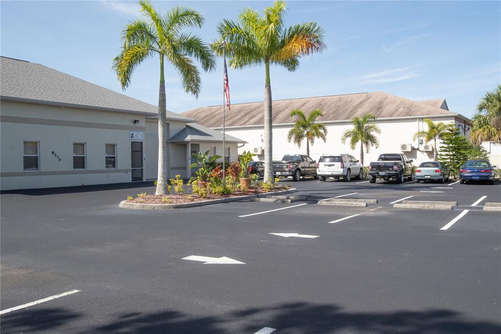 CHARLOTTE COMMERCIAL CENTER - фото