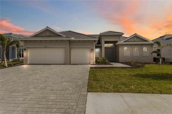 PALM LAKE AT COCO BAY