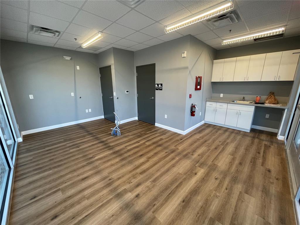 Commercial - фото