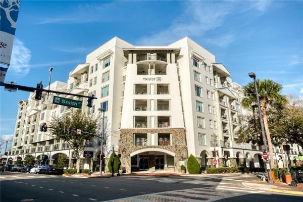 THE WELLESLEY CONDOMINIUM
