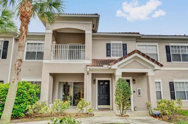 ARBOR LAKES A CONDO