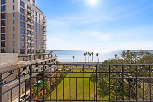 BAYSHORE ROYAL CONDO