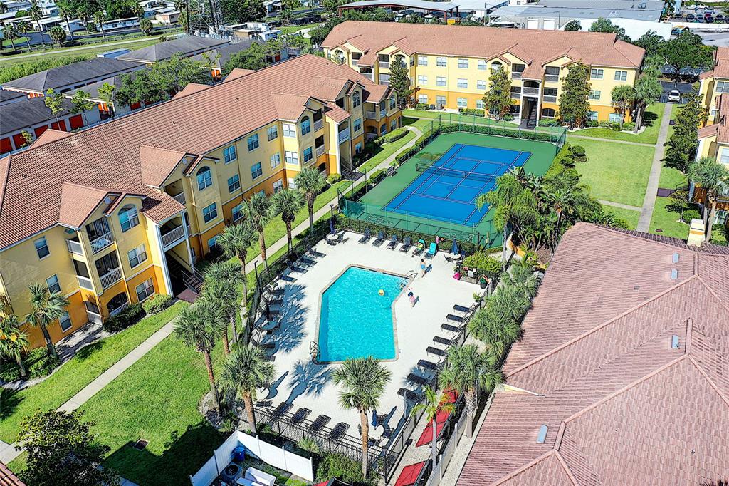 BEACHWAY CONDOS - фото