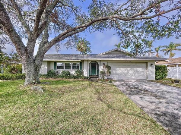 SEMINOLE LAKE GOLF & COUNTRY CLUB ESTATE