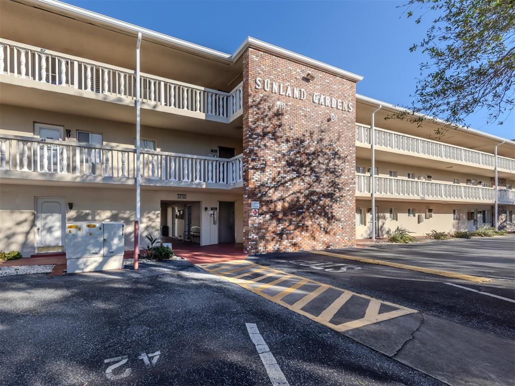 SUNLAND APTS - фото