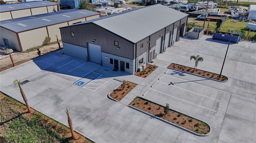 Commercial - фото