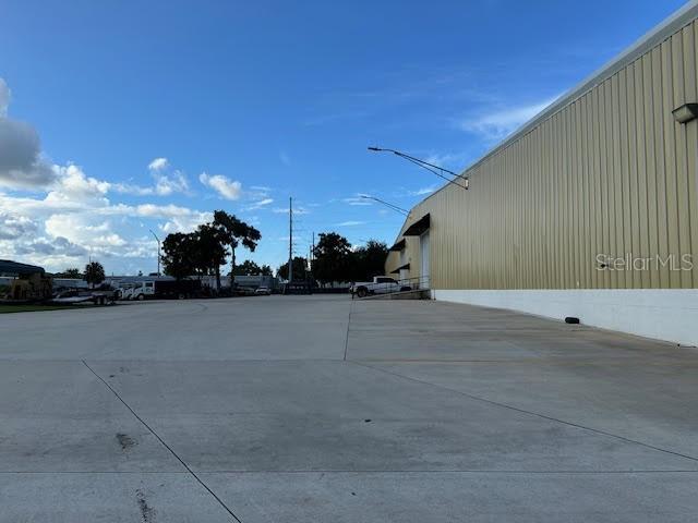 Commercial - фото