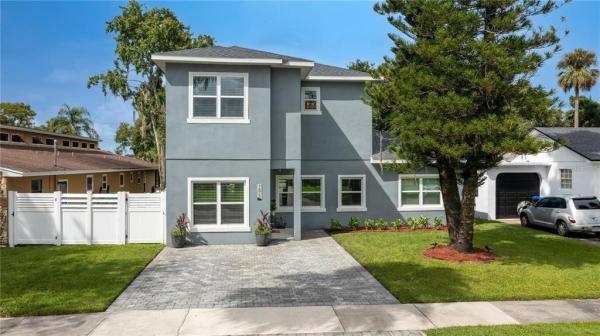 KAROLINA ON KILLARNEY