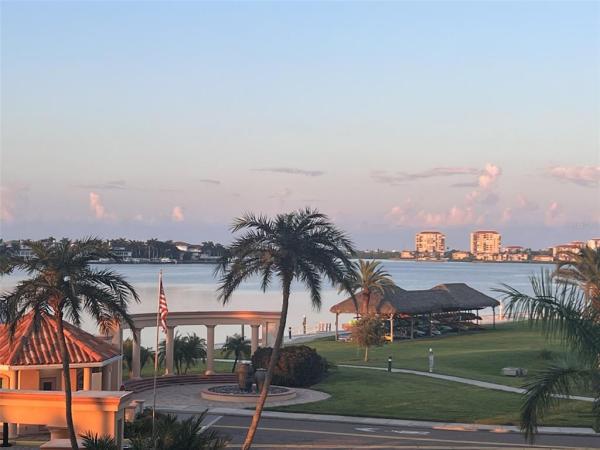 BAYWAY ISLES POINT BRITTANY SIX