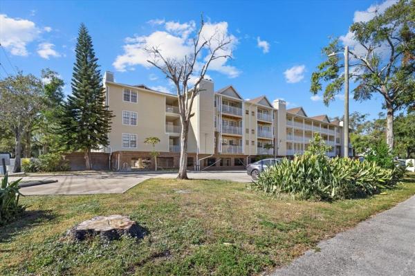 HYDE PARK PLACE II A CONDOMINI