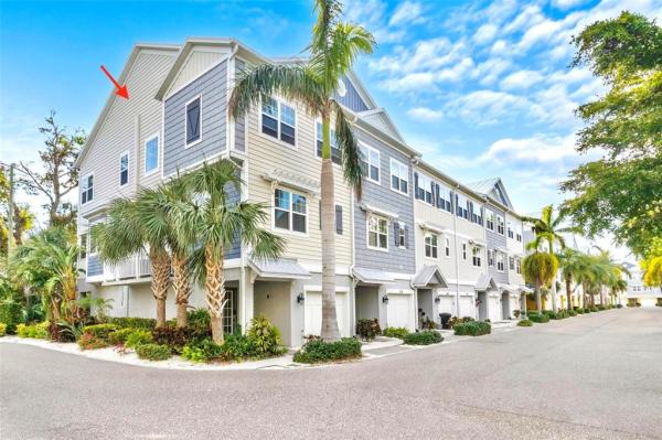 COVE AT LOGGERHEAD MARINA