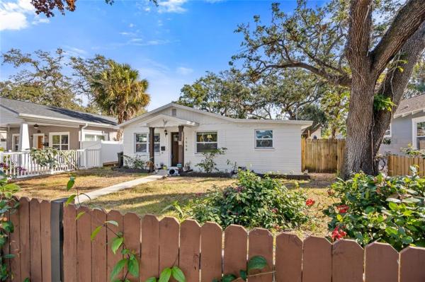 CHAMBERS 1ST ADD TO HOLLYWOOD