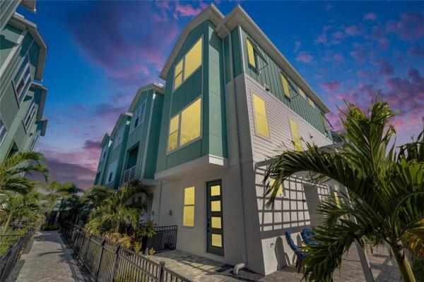 GRAND CENTRAL DISTRICT TWNHMS