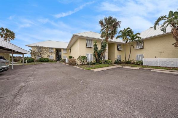 HIDDEN BAY VILLAS CONDO