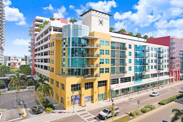 GRAND CENTRAL AT KENNEDY RESID