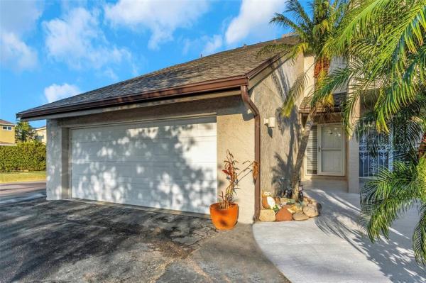 THORNBERRY PONDS CONDO