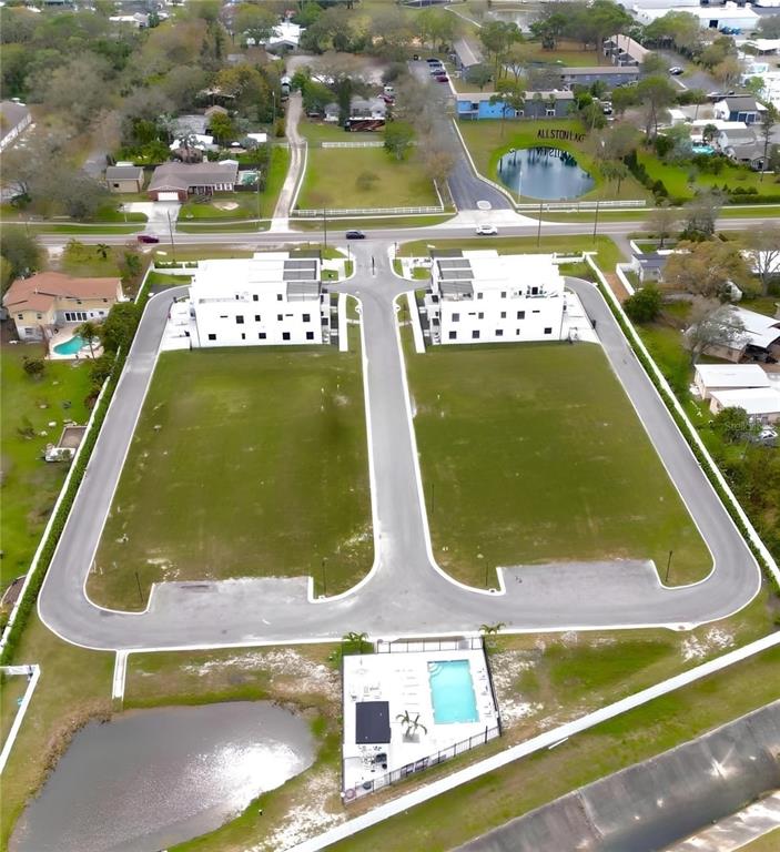 LATITUDES IN THE PARK TWNHMS - фото