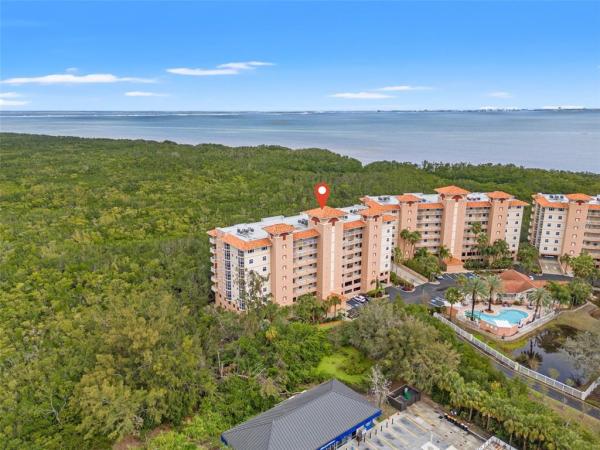 GRANDE VERANDAHS ON THE BAY
