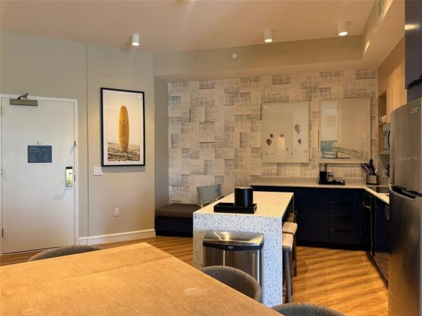 SUNSET WALK HOTEL CONDO PH 1