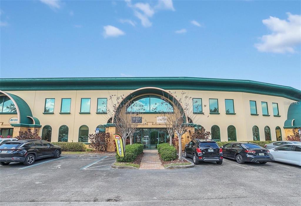 DREWTINA COMMERCE CENTER - фото