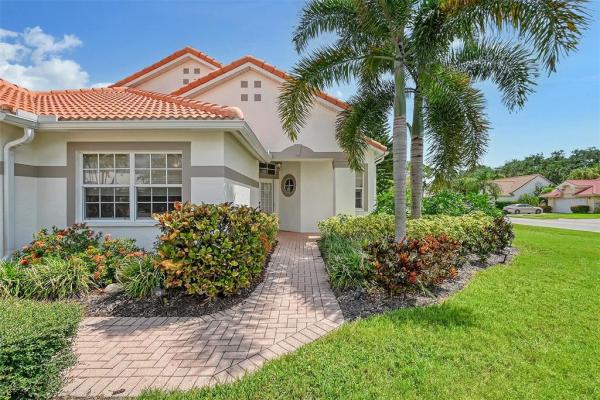 FAIRWAY LAKES AT PALM AIRE