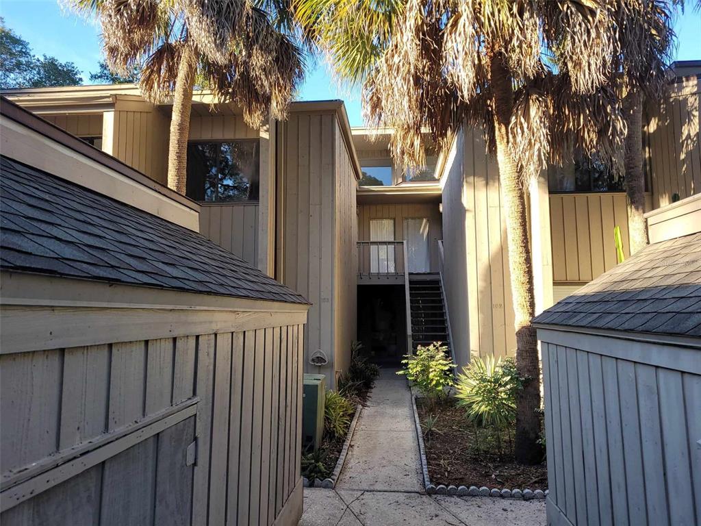 CROWN OAKS - фото