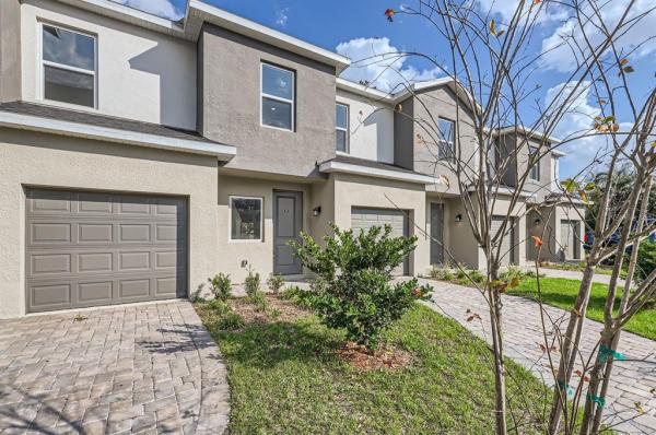 SANDLAKE STATION TWNHMS BLDG 3