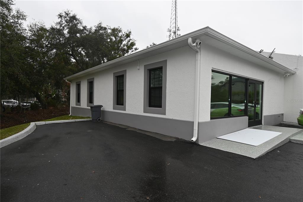 WEST ORANGE COMM CENTER - фото