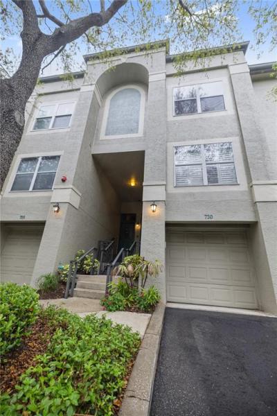 ISLAND PLACE A CONDO