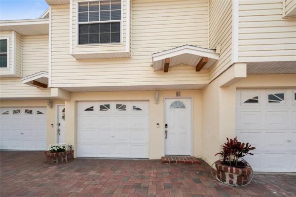 TOWNHOMES OF VISTA MOORINGS