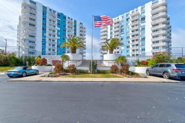 BAYSHORE BATH & TENNIS CLUB CONDO