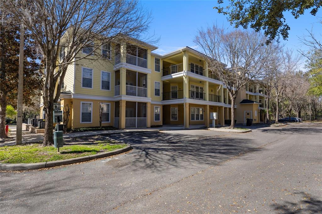 CHARLESTON PLACE - фото