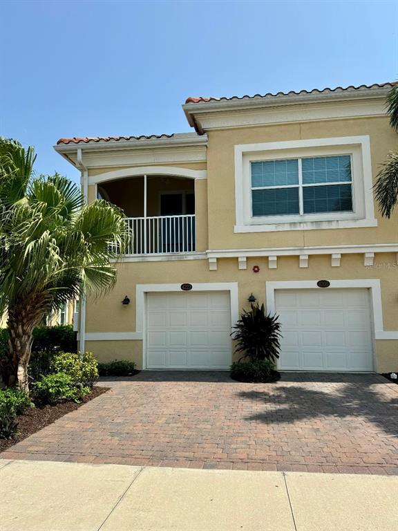 BAY STREET VILLAGE - фото