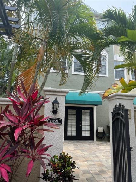 HARBOURSIDE AT HARBOUR ISLAND