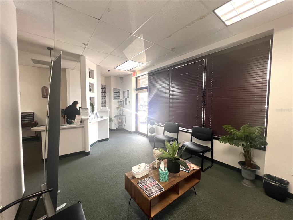 Commercial - фото