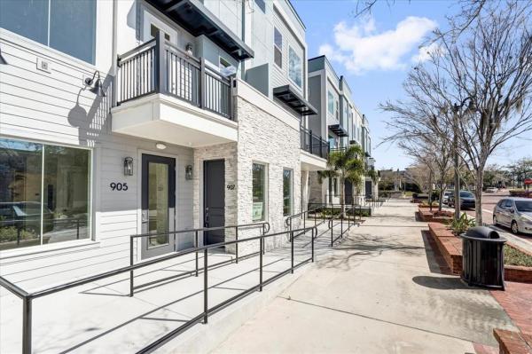 TOWNHOMES AT CITY PLACE