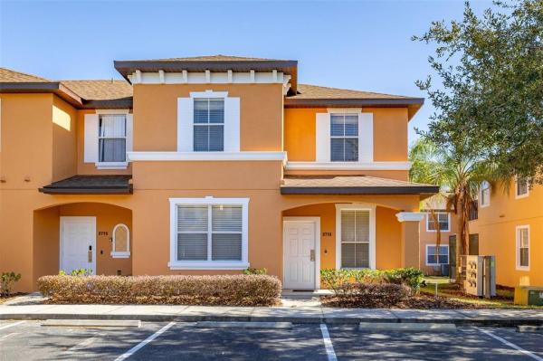 REGAL OAKS AT OLD TOWN